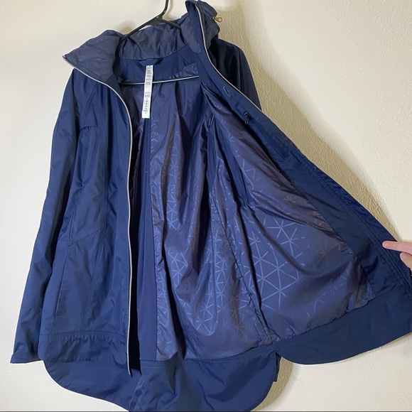 LULULEMON deep navy Fo Drizzle rain jacket 6 RARE - Picture 13 of 14